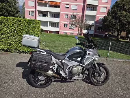 HONDA VFR 1200 2012 из Швейцарии — фото 1