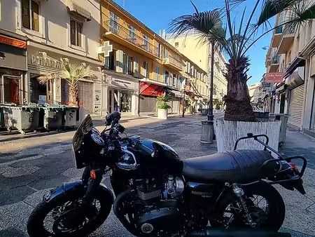 TRIUMPH BONNEVILLE T120 BLACK 2016 из Швейцарии — фото 1